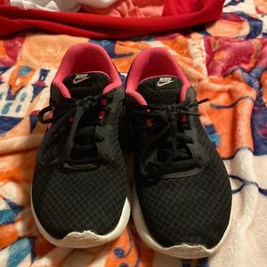 Nike kids tennis shoes